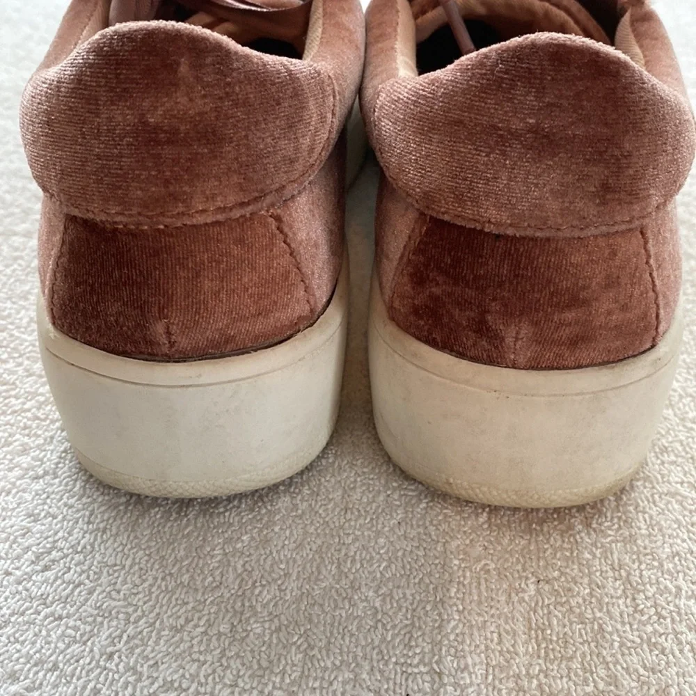 Steve Madden Bertie-V style fashion sneakers satin laces faux velvet size 8.5